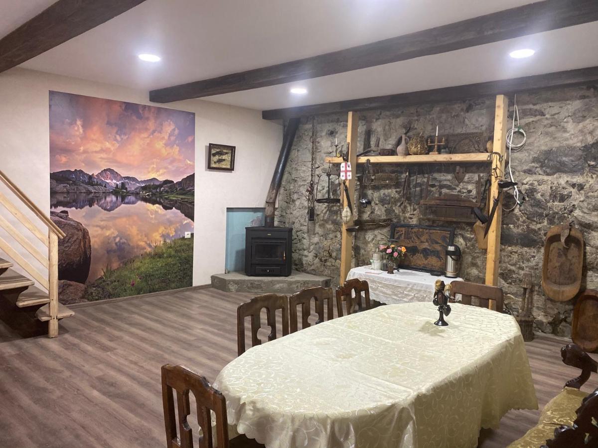 Iuri Udesiani'S Guesthouse Местия Екстериор снимка