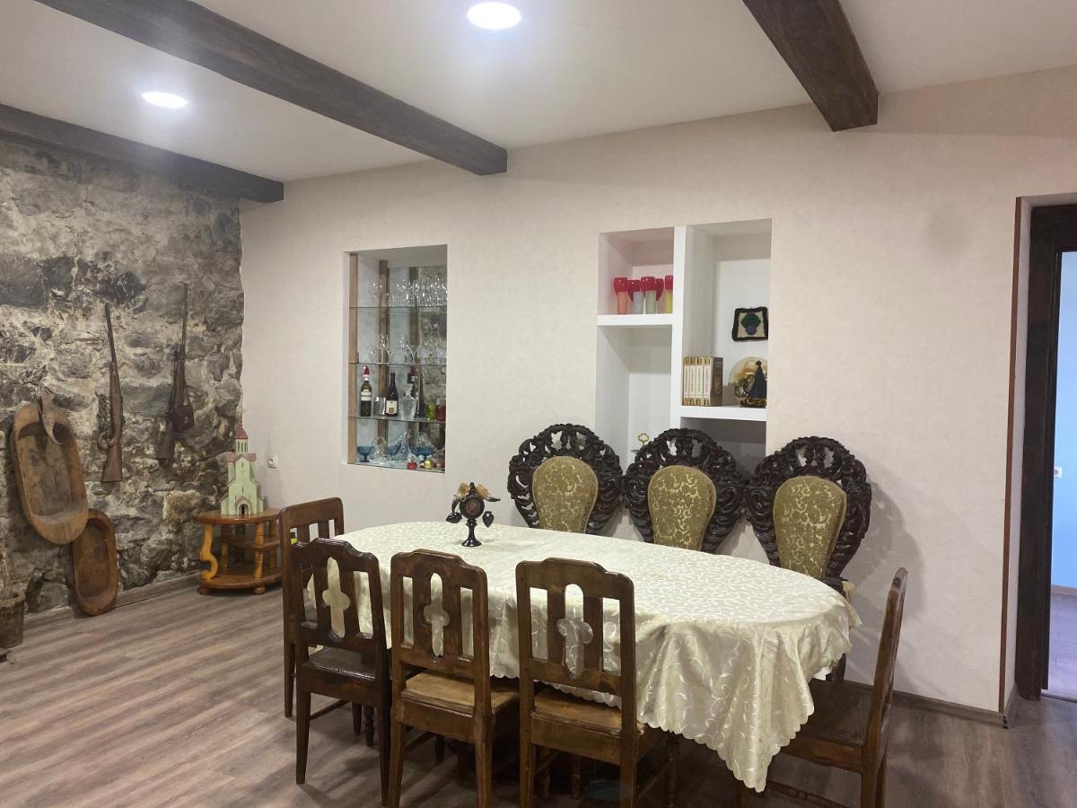 Iuri Udesiani'S Guesthouse Местия Екстериор снимка