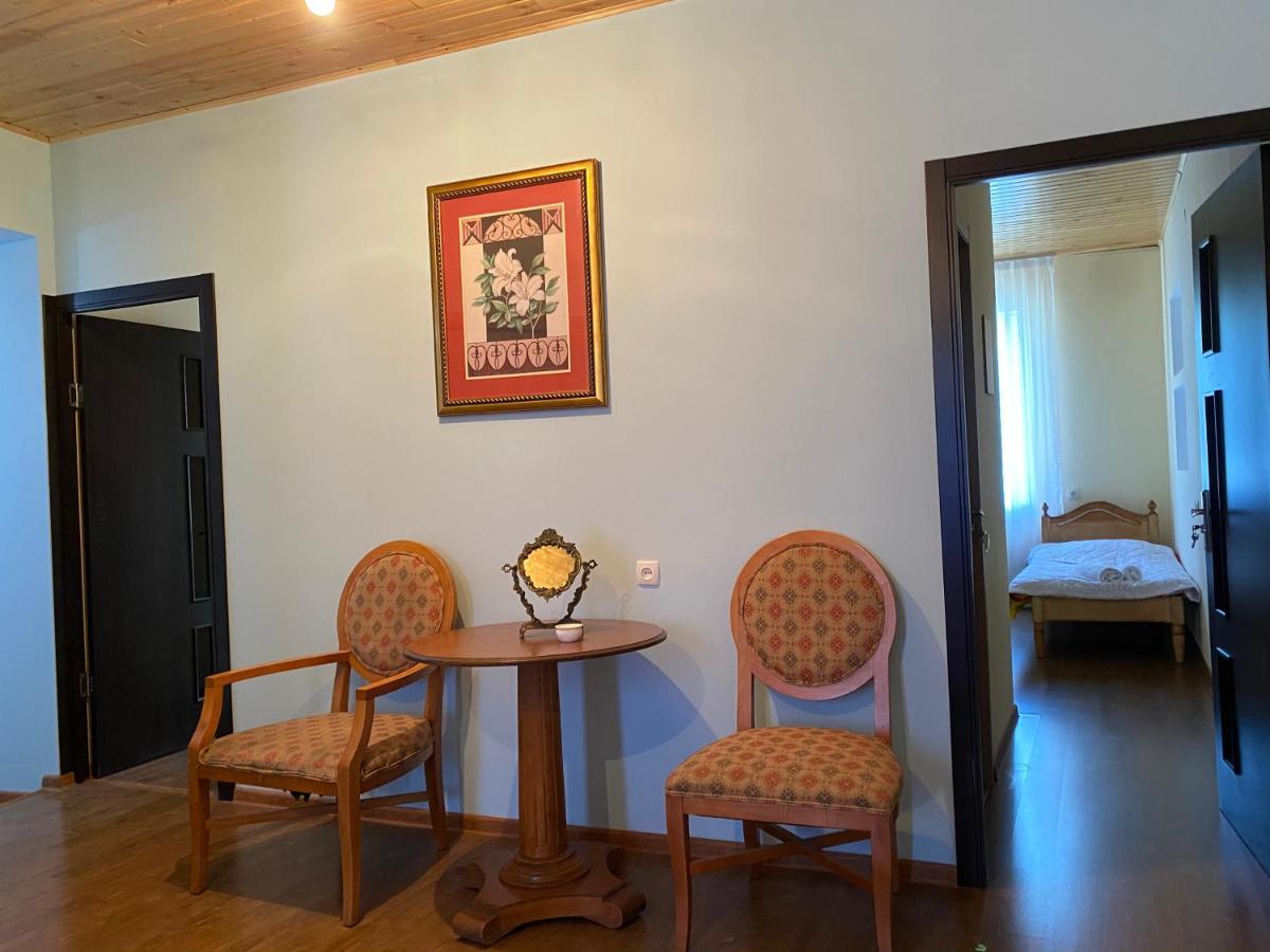 Iuri Udesiani'S Guesthouse Местия Екстериор снимка