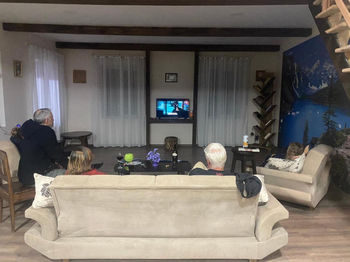 Iuri Udesiani'S Guesthouse Местия Екстериор снимка