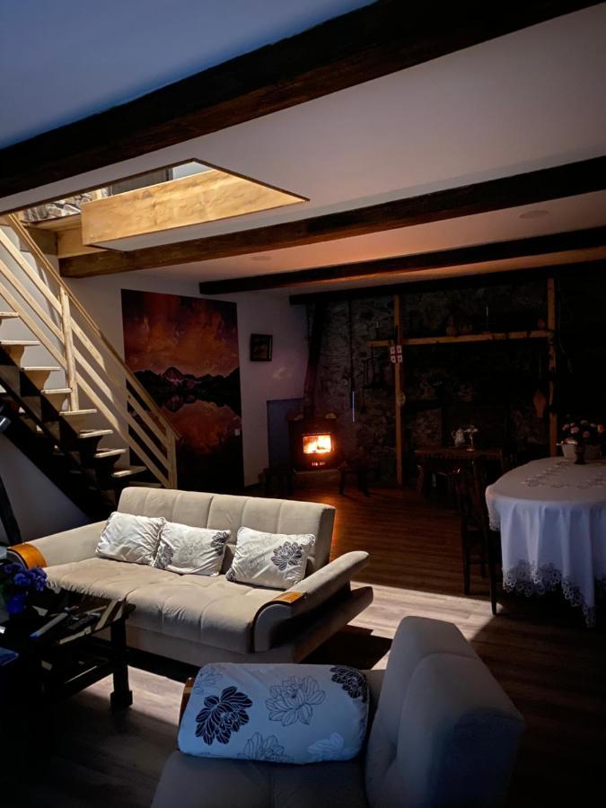 Iuri Udesiani'S Guesthouse Местия Екстериор снимка
