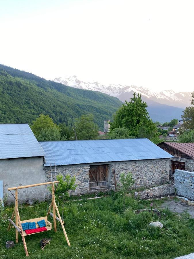 Iuri Udesiani'S Guesthouse Местия Екстериор снимка